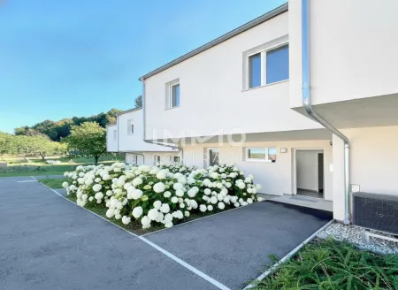 4ZI-REIHENHAUS mit NEBENGEBÄUDE (BÜRO) in Grünlage inkl.2 Parkpl.- € 311.016 Eigenmittel + WBF - monatl. Kosten € 704 (BK+WBF)