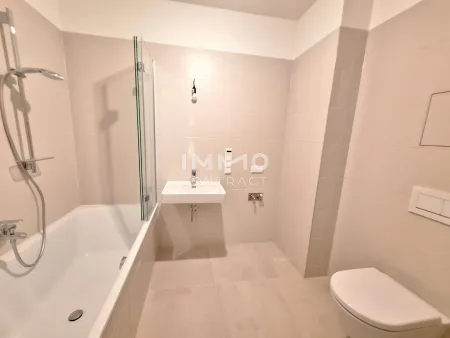 Bad mit Badewanne