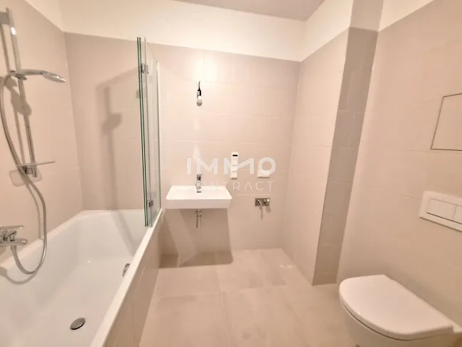 Bad mit Badewanne