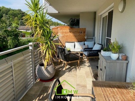 13 ZUGMINUTEN NACH WIEN: Neuwertige 4-Zi-Wohnung mit großzügigem Balkon und Blick ins Grüne