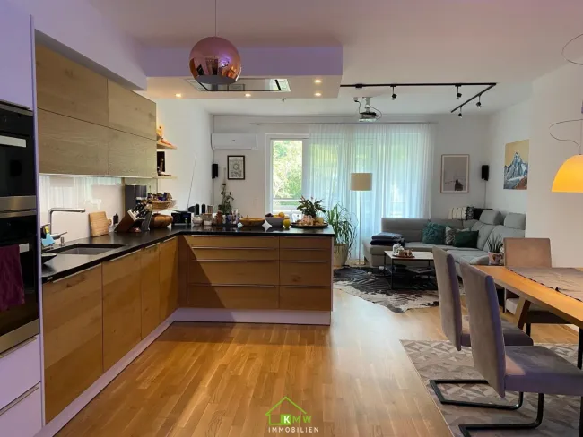 13 ZUGMINUTEN NACH WIEN: Neuwertige 4-Zi-Wohnung mit großzügigem Balkon und Blick ins Grüne - Bild