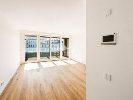 Best Price Offer: Directly at the main train station: Commission-free