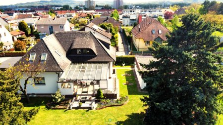gepflegtes Wohnhaus in Ruhelage mit großem Garten, Schwimmteich und Doppelgarage