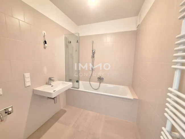 Bad mit Badewanne