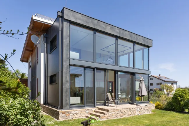 NEU AM MARKT: Exklusives Einfamilienhaus mit Wintergarten und Blick auf das Benediktinerstift Göttweig - Bild