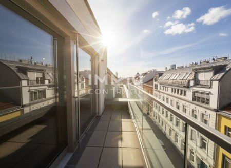 BEIM DONAUUFER: Klimatisierte 3-Zimmer-Dachgeschosswohnung mit sonnigem Glasbalkon