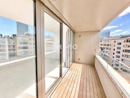 Individual Design Selection - 7. Floor: Directly at the main train station: Commission-free
