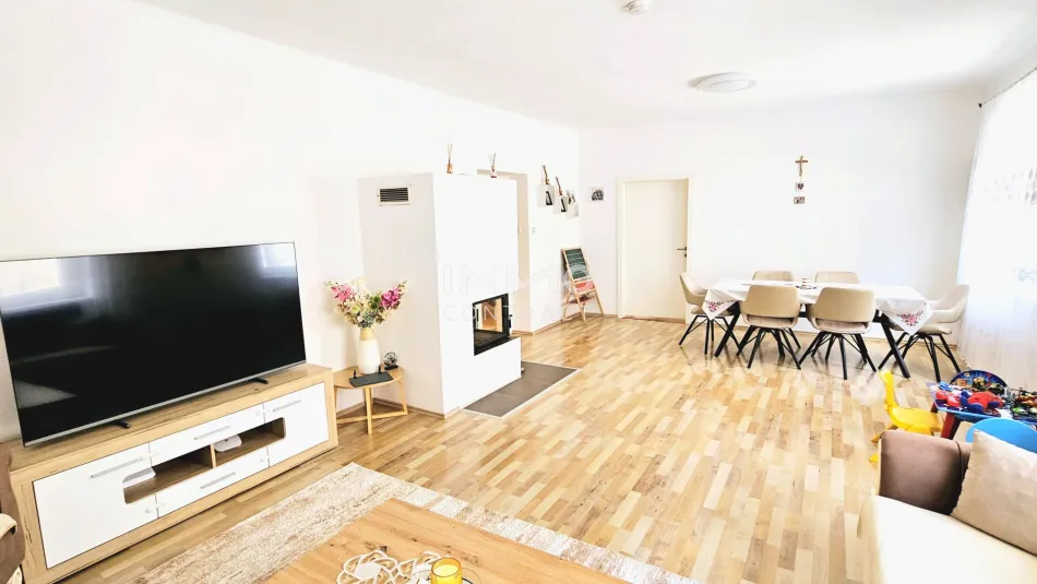 Juwel im Zentrum! Mehrparteienhaus mit Garten - zentral und ruhig - alle 3 WE befristet vermietet - Bild