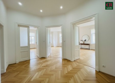 SANIERUNGSBEDÜRFTIGE WOHNUNG IM REPRÄSENTATIVEN JAHRHUNDERTWENDEHAUS