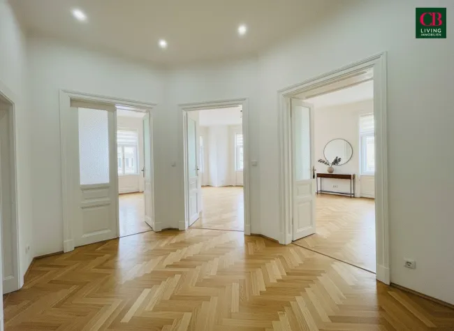 SANIERUNGSBEDÜRFTIGE WOHNUNG IM REPRÄSENTATIVEN JAHRHUNDERTWENDEHAUS - Titelbild