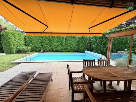 GROßZÜGIGES ANWESEN MIT POOL UND FERNBLICK