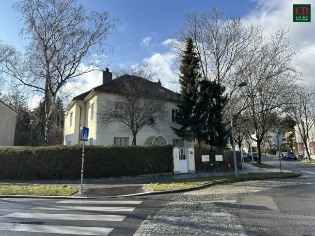 VILLA MIT VIEL POTENZIAL IN BESTLAGE BEIM ROTEN BERG - Bild