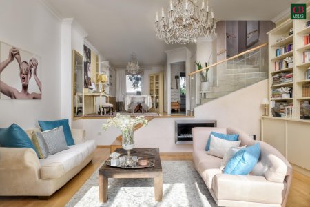 Stylische Doppelhaushälfte mit Wintergarten, Terrasse und Gartenlounge