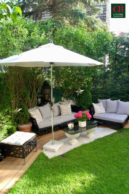 Stylische Doppelhaushälfte mit Wintergarten, Terrasse und Gartenlounge