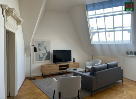Dachgeschosswohnung im stilvollen Jahrhundertwendehaus