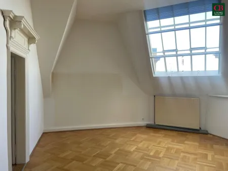 Dachgeschosswohnung im stilvollen Jahrhundertwendehaus