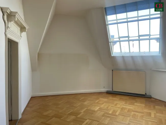 Dachgeschosswohnung im stilvollen Jahrhundertwendehaus - Bild