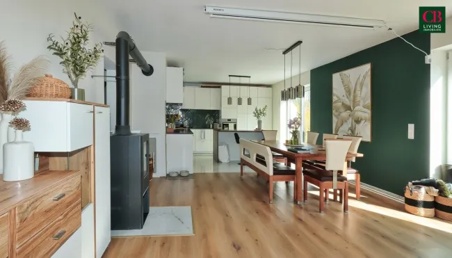 FAMILIENFREUNDLICHES HAUS MIT SCHÖNEM GARTEN - Titelbild