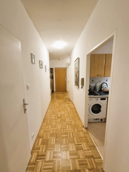 Großzügige 2-Zimmer-Wohnung mit verglaster Loggia in Geidorf!