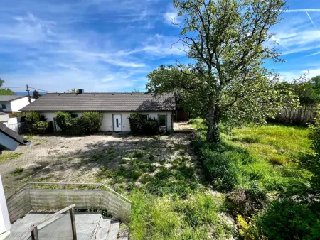 Einfamilienhaus mit großem Nebengebäude auf 1.855m² – absolute Ruhelage und unverbaubarer Blick!