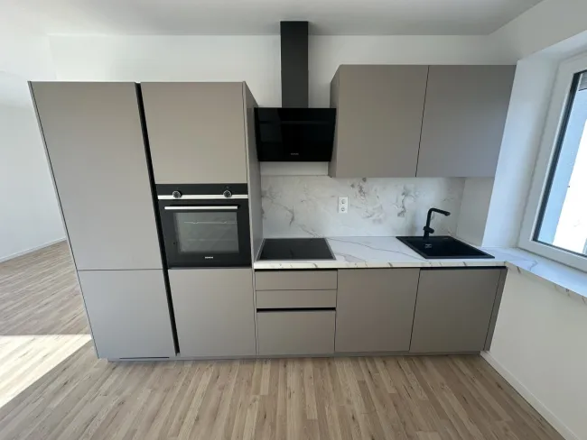Neubau: Stilvolle Wohnung mit Balkon, Wärmepumpe & Lift - Erstbezug! - Bild