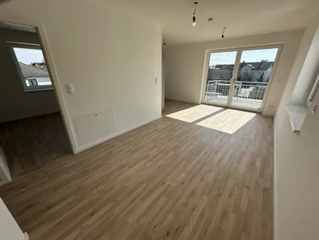 Neubau: Stilvolle Wohnung mit Balkon, Wärmepumpe & Lift - Erstbezug!