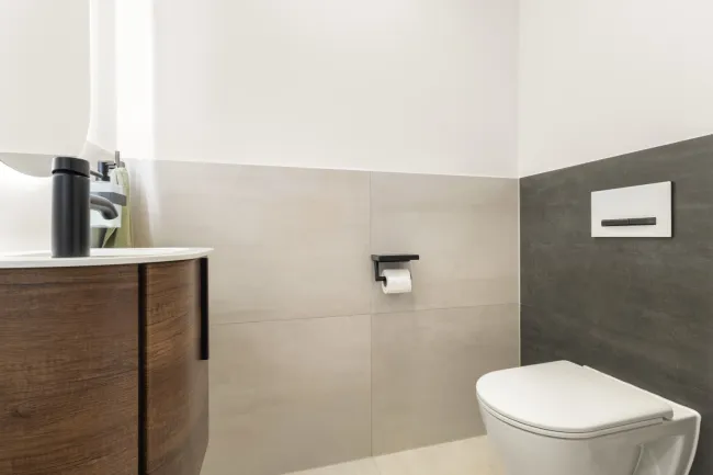 separates WC