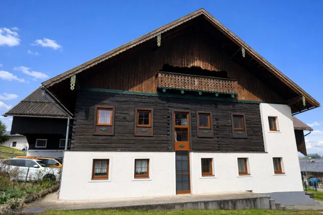 KAUF - NÄHE NUSSDORF AM HAUNSBERG: Aufwendig teilrenoviertes Bauernhaus aus dem 18. Jhdt. mit Nebengebäude - Zweitwohnsitz möglich! - Titelbild