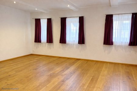 KAUF - NÄHE NUSSDORF AM HAUNSBERG: Aufwendig teilrenoviertes Bauernhaus aus dem 18. Jhdt. mit Nebengebäude - Zweitwohnsitz möglich!