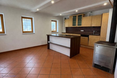 KAUF - NÄHE NUSSDORF AM HAUNSBERG: Aufwendig teilrenoviertes Bauernhaus aus dem 18. Jhdt. mit Nebengebäude - Zweitwohnsitz möglich!