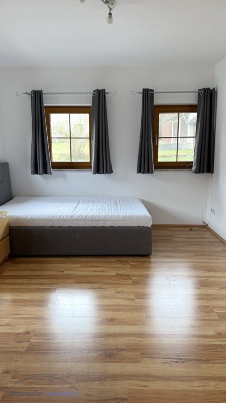 KAUF - NÄHE NUSSDORF AM HAUNSBERG: Aufwendig renoviertes Wohnhaus mit Nebengebäude - Zweitwohnsitz möglich!