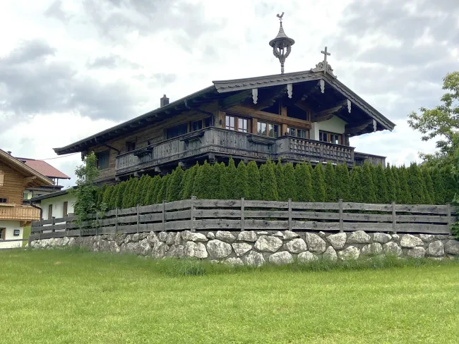 Luxuriöses Domizil mit traumhaftem Bergblick - Titelbild