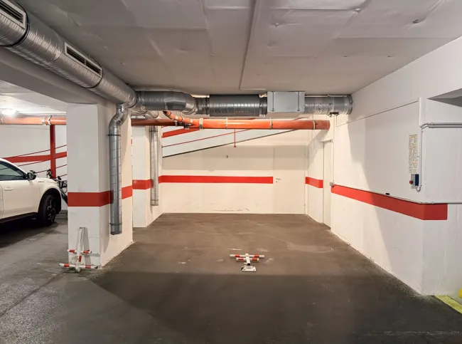Garagenplatz zur MIETE in der Pater-Schwartz-Gasse! 600 Meter zum Westbahnhof! - Titelbild