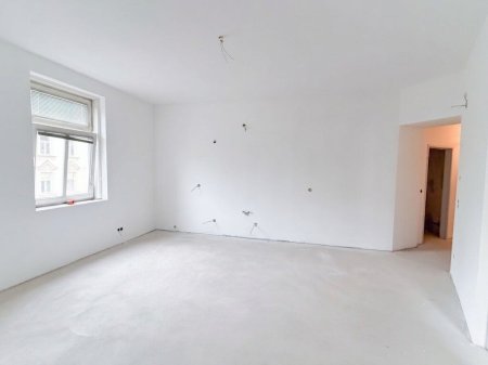 ERSTBEZUG nach Generalsanierung, Eigentumswohnung in einem Altbauwohnhaus, Nähe Matzner Park, 5 min zum Bahnhof Wien Penzing!