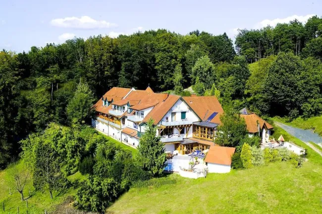 18-Zimmer Hotel GARNI in 8282 Bad Loipersdorf Insolvenzverkauf (Machen Sie ein Angebot) - Titelbild