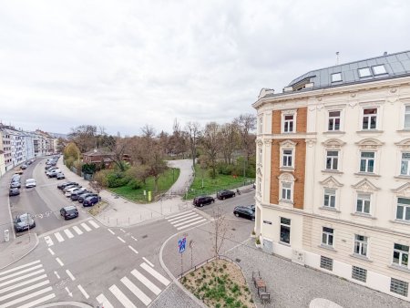 ERSTBEZUG, 27,33 m2 Eigentums- Garconniere in einem Altbauwohnhaus, Nähe Matzner Park, 5 min zum Bahnhof Wien Penzing!