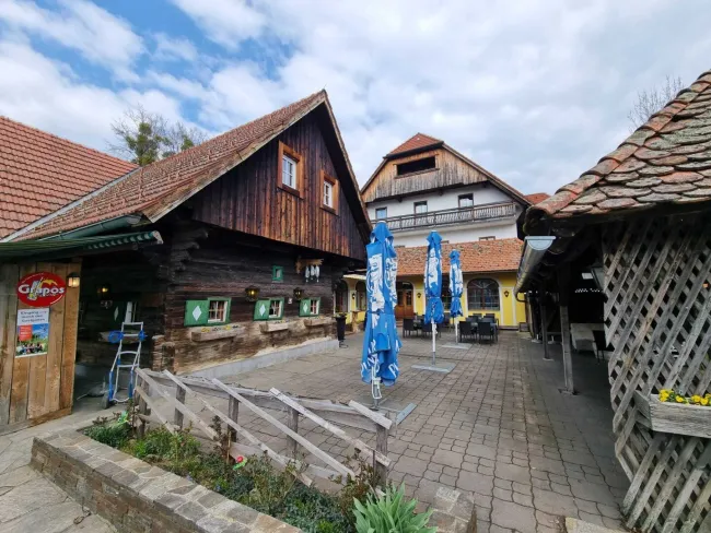 Buschenschank, Gasthaus, Weingarten, Zimmervermietung und Bauland in hervorragender Lage an der Schilcherweinstrasse - Titelbild