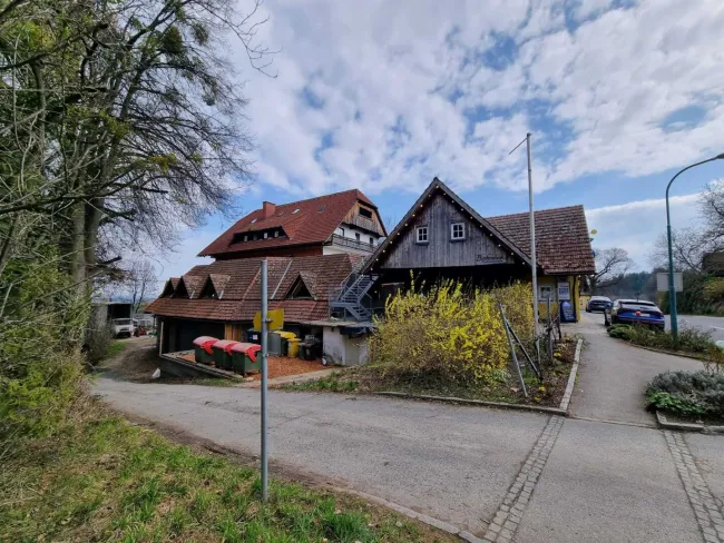 Buschenschank, Gasthaus, Weingarten, Zimmervermietung und Bauland in hervorragender Lage an der Schilcherweinstrasse - Bild