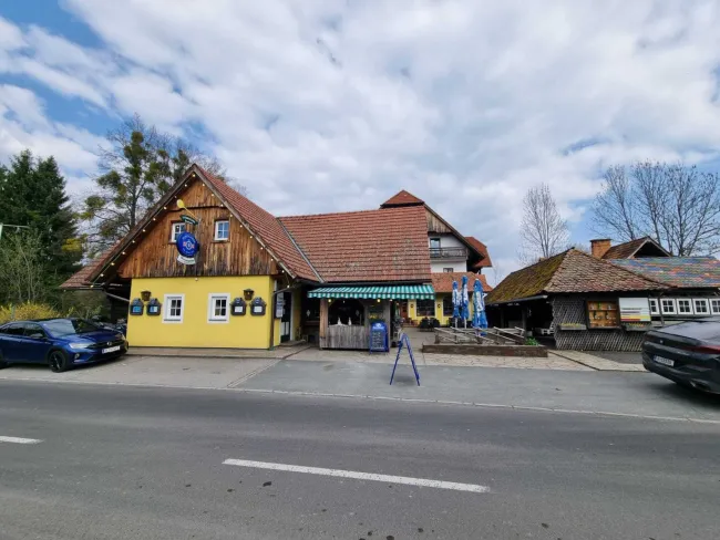 Buschenschank, Gasthaus, Weingarten, Zimmervermietung und Bauland in hervorragender Lage an der Schilcherweinstrasse - Bild