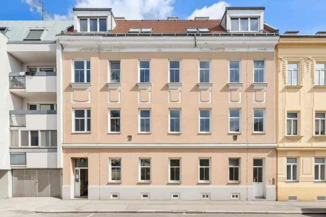 Sanierter Stil-Altbau in Donaunähe - Wohnen mit Geschichte und Lebensqualität - Titelbild