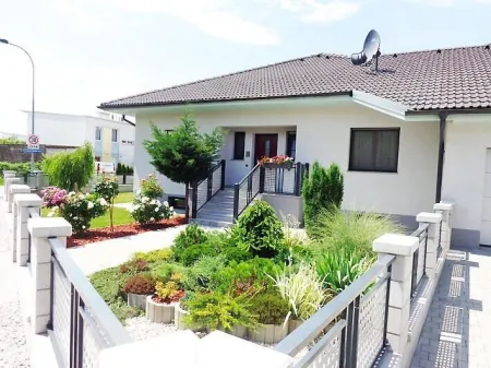 Exklusiver Bungalow mit Pool in 2603 Felixdorf – stilvolles Wohnen am Speckgürtel von Wien