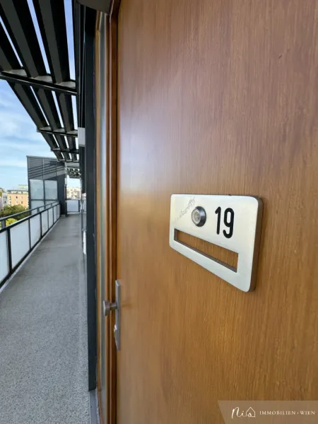 LOFT Wohnung - Nähe U2 Station Donauspital - 72 m2- neu saniert - Terrasse südseitig - mit Fernblick