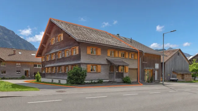 Bizau | Doppelhaushälfte mit Ferienwidmung und Ausbaupotenzial - Bild