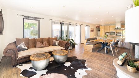 Meiningen | Stilvoller Bungalow mit Holzpool in ruhiger Lage