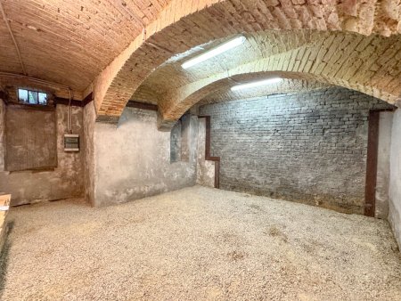 Magazin mit 35,36 m2 Nutzfläche, Nähe Hütteldorfer Straße! Zugang über Hauskeller!