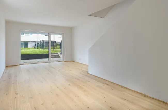Niedrigenergie-Reihenhaus (Ziegelmassivbau) mit 4,5 Zimmern, Eigengarten, Dachterrasse, Keller u. Garagenplatz, provisionsfrei! - Bild