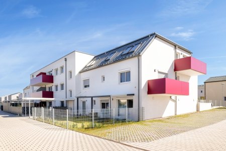 Ziegelmassiv-Neubauwohnung | 96 m² Wohnfläche | Balkon & 2 Parkplätzen