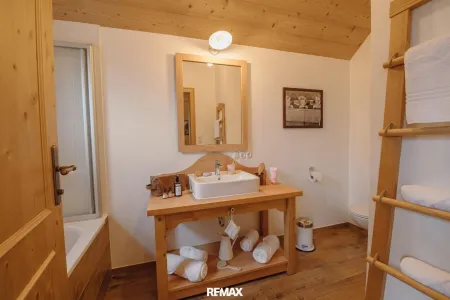 Haus Grundlsee plus Eibenwald11_Badezimmer1OG_Wann