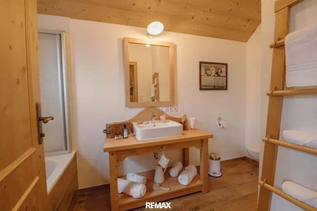 Haus Grundlsee plus Eibenwald11_Badezimmer1OG_Wann