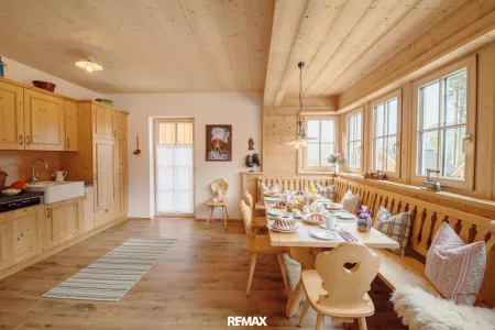 Haus Grundlsee plus Eibenwald11_Veranda_Esstisch_K
